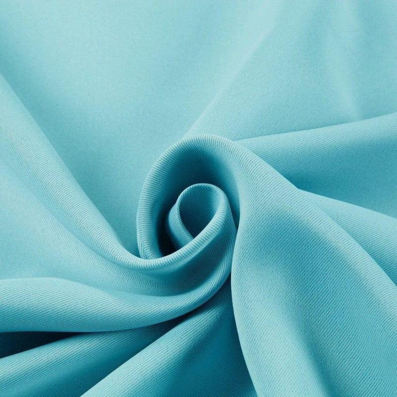 Image de tissu bleu clair élégant avec un pli central, idéal pour la décoration intérieure ou la confection de vêtements modernes. Ce tissu offre une vibrance de couleur et un style intemporel pour divers projets créatifs. Parfait pour les utilisateurs cherchant à ajouter une touche de fraîcheur bleu azur à leur design.