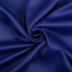 Image d'un tissu bleu vif, avec un drapé élégant formant un tourbillon au centre, idéal pour les projets de couture créatifs ou la décoration intérieure. Découvrez la richesse de sa couleur pour donner vie à vos idées de design.