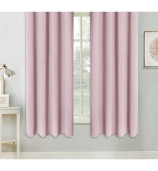 Rideaux roses pour salon moderne, apportant une touche élégante et douce à votre intérieur. Parfaits pour bloquer la lumière, ces rideaux décoratifs rehaussent le style de vos fenêtres. Idéal pour un usage dans le salon ou la chambre, leur design simple et raffiné s'intègre harmonieusement dans votre décor. Transformez vos espaces avec ces rideaux sophistiqués et tendance.
