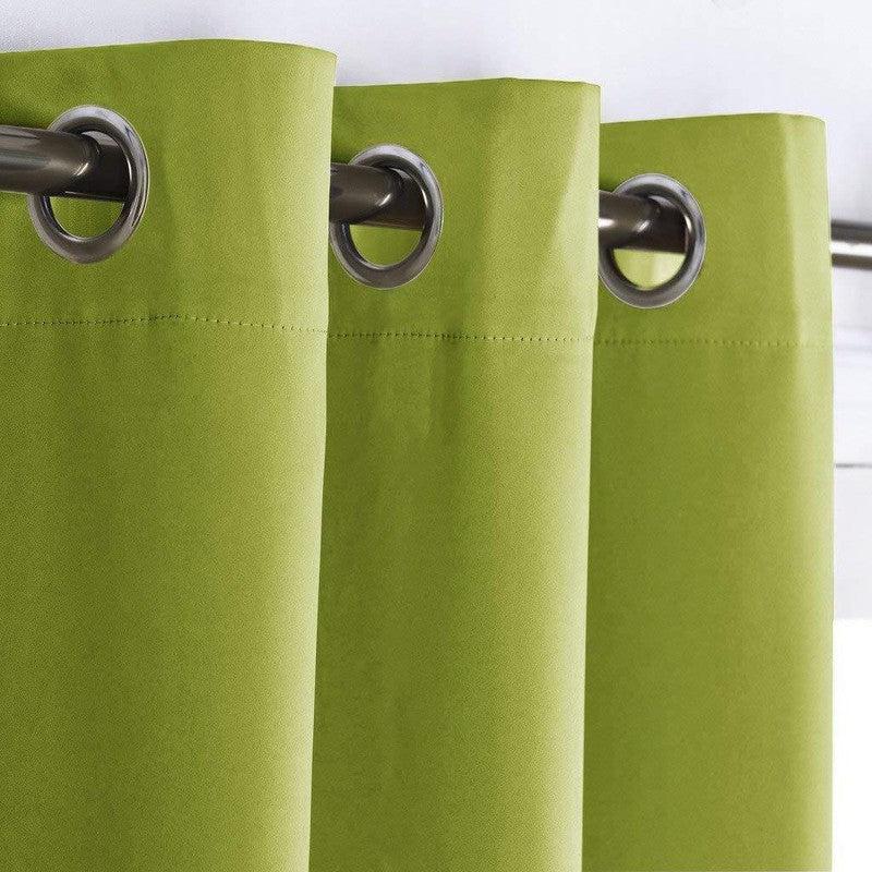 Rideaux vert anis à œillets en métal pour décoration intérieure moderne. Idéal pour apporter une touche de couleur vive à votre salon ou chambre. Facile à installer et s'adapte à tous les types de tringles. Assure une belle luminosité tout en préservant votre intimité. Parfait pour une ambiance chaleureuse et accueillante.