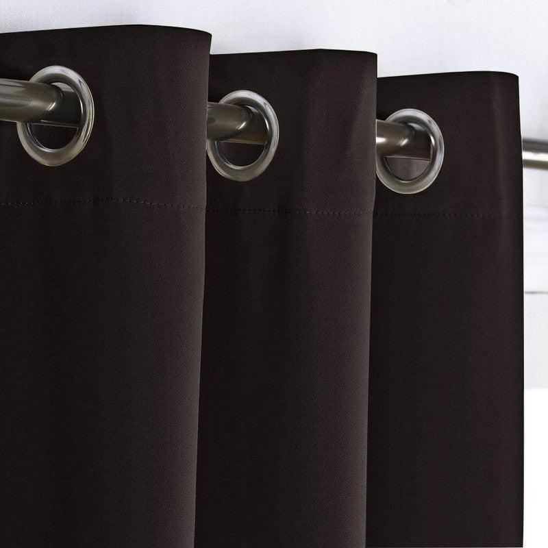 Rideaux occultants noirs avec œillets pour tringles, design moderne idéal pour chambre ou salon, protection optimale contre la lumière, isolation thermique et acoustique, décoration élégante et pratique pour intérieur contemporain.