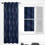 Rideau occultant bleu marine moderne avec motifs ondulés blancs, idéal pour ajouter une touche élégante à votre salon ou chambre. Ce rideau élégant s'adapte parfaitement à toutes les fenêtres et offre une atmosphère paisible en réduisant la lumière extérieure. Accessoire de décoration incontournable pour un intérieur contemporain.