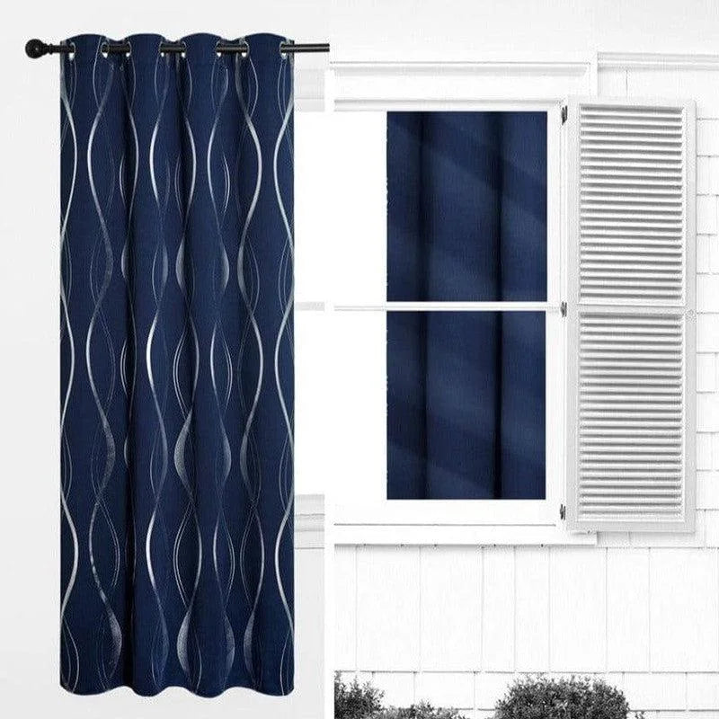 Rideau occultant bleu marine moderne avec motifs ondulés blancs, idéal pour ajouter une touche élégante à votre salon ou chambre. Ce rideau élégant s'adapte parfaitement à toutes les fenêtres et offre une atmosphère paisible en réduisant la lumière extérieure. Accessoire de décoration incontournable pour un intérieur contemporain.