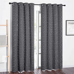Rideaux modernes avec motif géométrique gris et blanc pour salon, style contemporain chic, parfaits pour ajouter une touche élégante à toute pièce de la maison. S'adapte aux tringles standard, facile à installer. Idéal pour la décoration intérieure tendance.