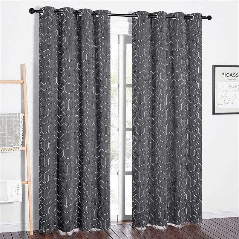 Rideaux modernes avec motif géométrique gris et blanc pour salon, style contemporain chic, parfaits pour ajouter une touche élégante à toute pièce de la maison. S'adapte aux tringles standard, facile à installer. Idéal pour la décoration intérieure tendance.