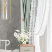 rideaux shabby chic vert dentelle blanche fleurs transparence voilage blanc romantique attache fleur