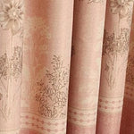 Rideau élégant couleur pêche avec motifs floraux détaillés. Design raffiné parfait pour ajouter une touche de sophistication à tout intérieur. Adapté pour le salon ou la chambre, ce rideau embellit votre espace tout en offrant intimité et style. Idéal pour une décoration intérieure moderne et esthétique.