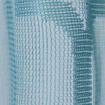 Voilage bleu clair au motif fin et délicat, idéal pour habiller élégamment les fenêtres et laisser passer la lumière naturelle tout en préservant l'intimité de votre intérieur.