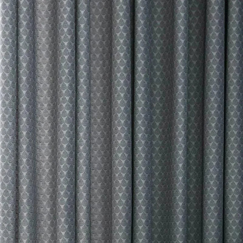 Rideaux élégants gris avec motif géométrique pour salon moderne, intérieur chic, décoration maison, ambiance raffinée, design tendance.