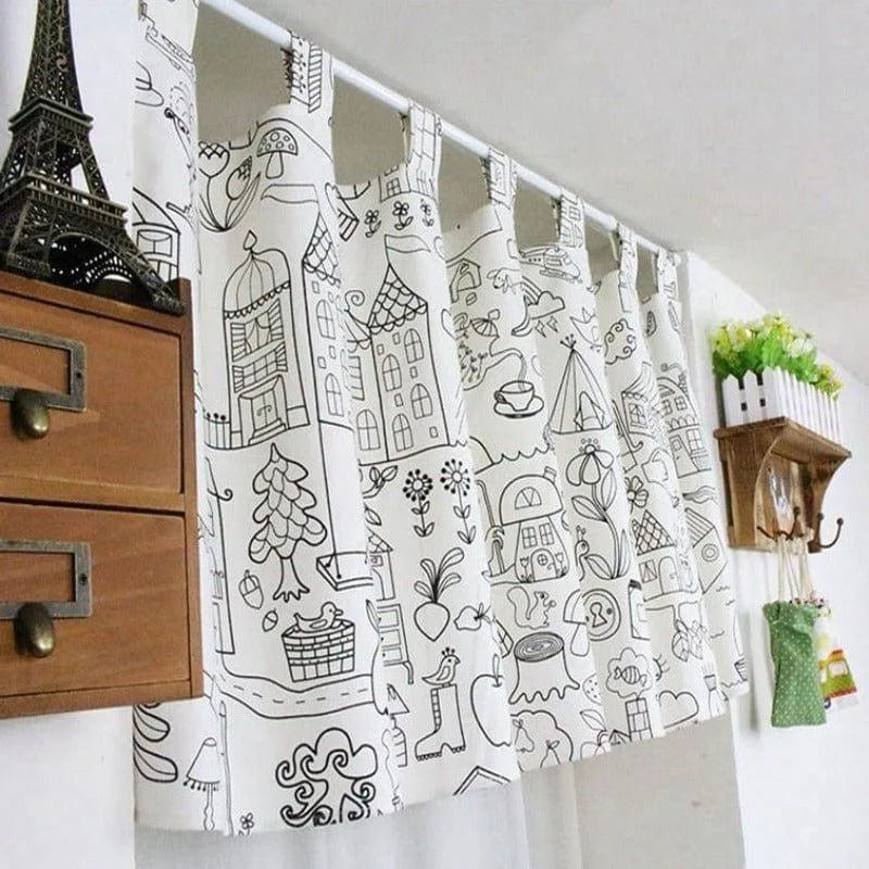 Rideau décoratif à motifs graphiques urbains et végétaux, idéal pour ajouter une touche de fantaisie à votre intérieur. Parfait pour la cuisine ou la salle de jeux, ce rideau au design ludique et moderne attire le regard et crée une ambiance chaleureuse. Accessoire parfait pour personnaliser votre décoration d'intérieur avec originalité.