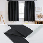 Rideaux noirs élégants pour salon moderne, parfaits pour bloquer la lumière et ajouter une touche de sophistication. Accessoire idéal pour une décoration intérieure contemporaine, avec une fixation à œillets pour une installation facile.