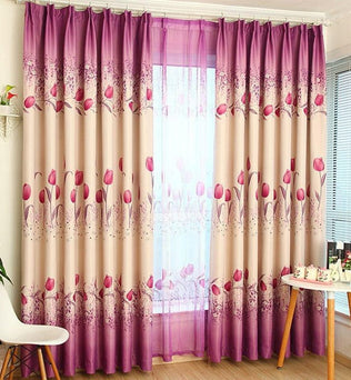 Rideaux élégants avec motif floral de tulipes roses, idéaux pour rehausser la décoration intérieure de votre salon ou chambre. Ces rideaux dégradés de couleur offrent une ambiance chaleureuse et accueillante tout en apportant une touche de sophistication. Faciles à installer, ils s'adaptent à différents styles de décoration intérieure. Parfait pour ajouter une note chic à votre espace de vie.