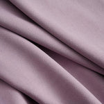 Image d'un tissu violet lisse, idéal pour la confection de vêtements élégants et modernes. Ce textile offre une apparence soignée et une couleur tendance, parfait pour rehausser votre style vestimentaire. Découvrez le charme et l'élégance de ce tissu polyvalent pour toutes vos créations.