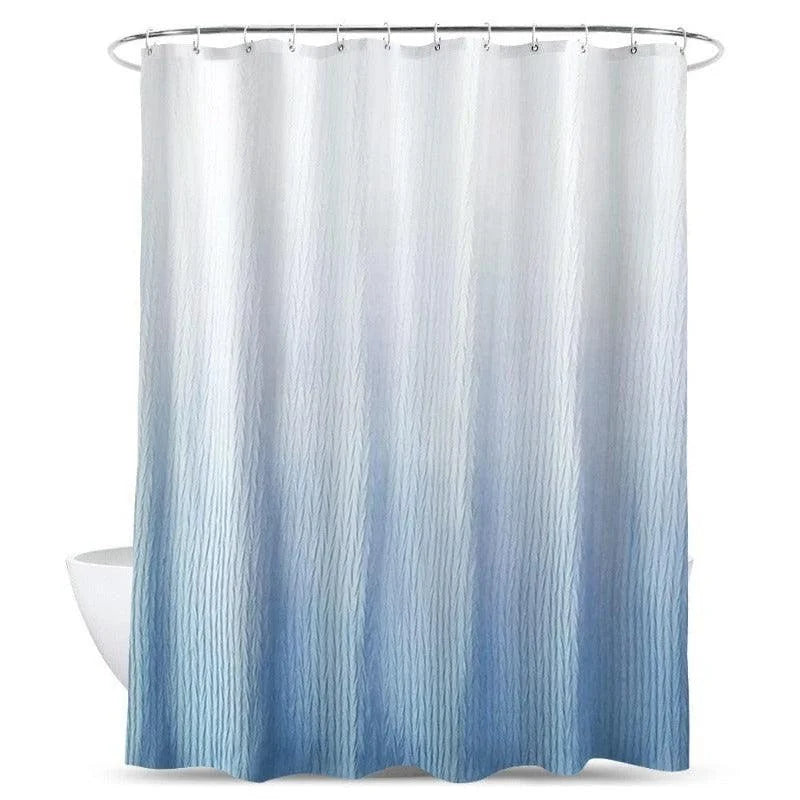 Rideau de douche moderne avec dégradé de bleu et blanc, parfait pour ajouter une touche d'élégance et de fraîcheur à votre salle de bain. Conception contemporaine et allure apaisante idéale pour un espace de détente. Facile à installer avec ses crochets inclus.
