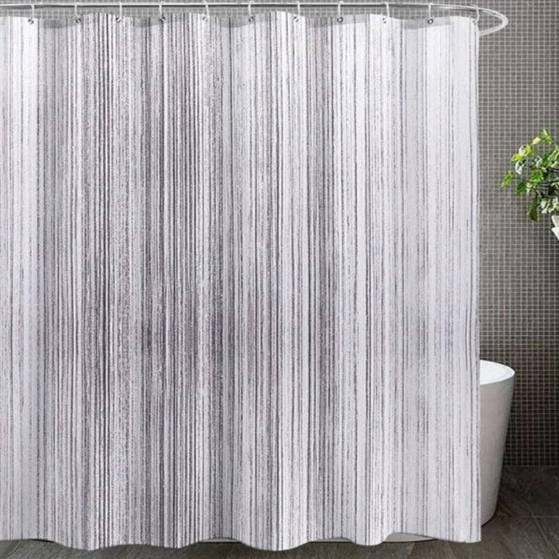 Rideau de douche élégant à rayures verticales grisées pour salle de bain moderne, idéal pour un décor épuré et contemporain. Conçu pour ajouter une touche de sophistication à votre espace, offrant intimité et style. Accessoire parfait pour améliorer l'esthétique d'une salle de bain actuelle.