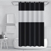 rideau douche moderne noir bande argentée tringle baignoire minimaliste salle bain élégante