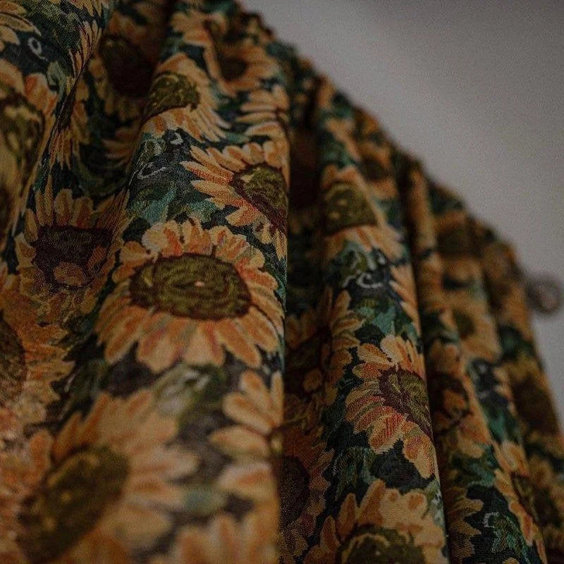 Rideau motif tournesol, design original et vibrant, idéal pour ajouter une touche florale à votre intérieur. Accessoire décoratif parfait pour le salon ou la chambre, apportant chaleur et charme à votre espace de vie.