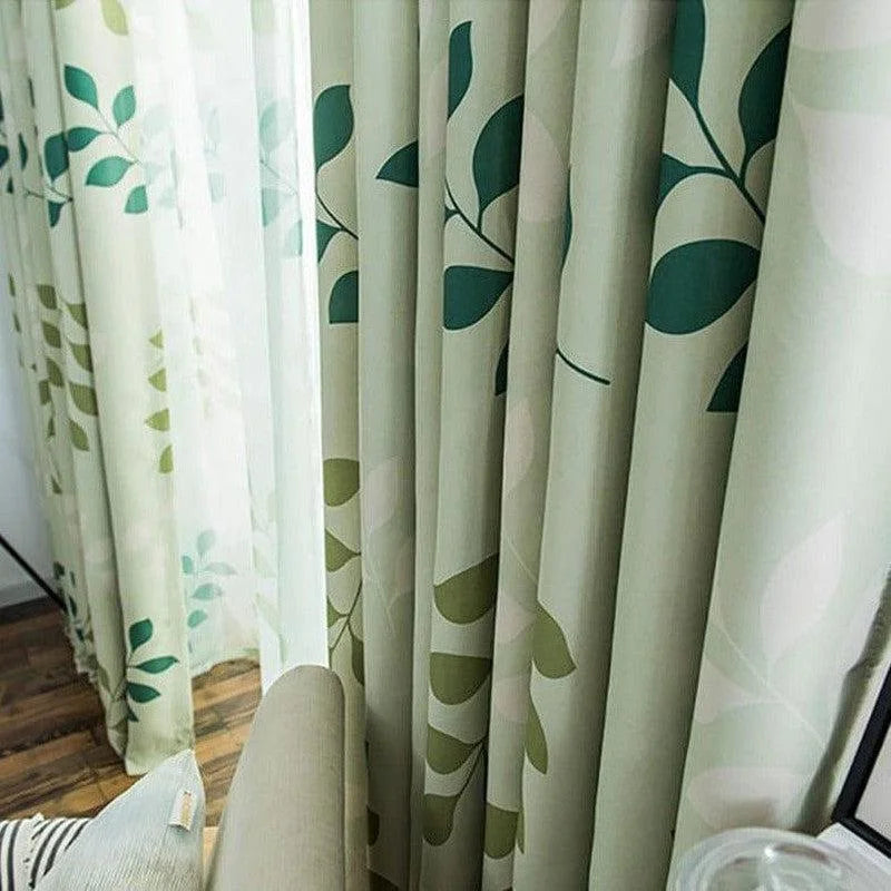 Rideaux élégants avec motif feuillage vert, parfaits pour ajouter une touche de nature et de fraîcheur à votre intérieur. Idéal pour le salon ou la chambre, ces rideaux offrent une décoration moderne tout en permettant de contrôler la lumière et préserver l'intimité. Transformez votre espace avec ce design chic et intemporel.