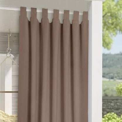 Rideau occultant marron avec œillets, idéal pour la décoration intérieure et l'intimité. Parfait pour le salon ou la chambre, il apporte une touche d'élégance et de confort tout en filtrant la lumière. Facile à installer et à entretenir, ce rideau rehausse votre espace de vie avec style. Disponible en plusieurs dimensions pour s'adapter à toutes les fenêtres.