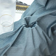 rideaux modernes bleu gris texture losange élégants occlusifs transparence variable attache feuille dorée