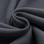 Tissu gris foncé texturé pour ameublement, idéal pour la décoration intérieure, crée une atmosphère moderne et élégante, parfait pour rideaux et housses.