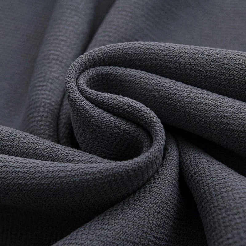 Tissu gris foncé texturé pour ameublement, idéal pour la décoration intérieure, crée une atmosphère moderne et élégante, parfait pour rideaux et housses.