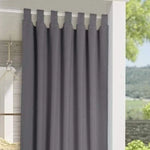 Rideau gris de style contemporain, idéal pour décorer votre intérieur avec élégance. Ce rideau ajoute une touche moderne à n'importe quelle pièce, tout en offrant une excellente protection contre la lumière. Parfait pour le salon, la chambre ou toute autre pièce nécessitant une intimité accrue, ce rideau améliore instantanément l'ambiance de votre espace avec sa couleur sobre et raffinée.