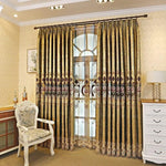 Rideaux élégants avec motifs floraux dorés pour salon, décoration chic de la fenêtre, ajout de prestige et charme à votre intérieur, ambiance chaleureuse et luxueuse.
