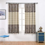 Rideaux élégants pour salon, motifs marins, style contemporain, ambiance apaisante, installation facile, décoration intérieure tendance, fenêtre, beige et gris, motifs rayés et nautiques, pièce lumineuse, mobilier moderne, accessoire maison.