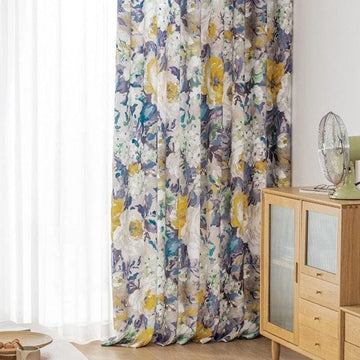 Rideau décoratif à motifs floraux colorés, idéal pour ajouter une touche de vivacité et de fraîcheur à votre intérieur. Parfait pour le salon ou la chambre, ce rideau égaye la pièce avec ses teintes de jaune et violet. Complémente tout style de mobilier moderne ou classique. Accessoire maison essentiel pour un espace accueillant et harmonieux.
