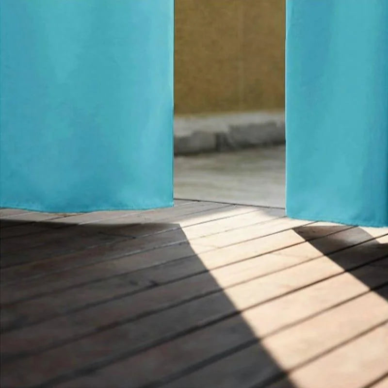 Rideau bleu élégant pour décoration intérieure, idéal pour ajouter une touche de couleur et de modernité à votre espace. Parfait pour optimiser la luminosité de la pièce tout en préservant l'intimité. Design contemporain qui s'harmonise facilement avec divers styles de décoration d'intérieur.