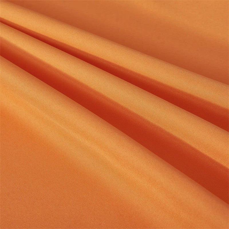 Tissu orange vibrant, idéal pour la confection de vêtements élégants ou accessoires de mode. Parfait pour créer des pièces uniques et tendance, ce tissu aux teintes chaudes apportera une touche colorée et énergique à toutes vos créations.