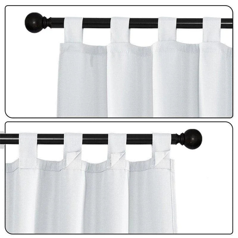 Rideau blanc moderne avec œillets, monté sur une tringle noire, idéal pour une décoration intérieure élégante et sobre. Adapté pour salon, chambre ou bureau, ce rideau blanc offre une touche lumineuse tout en préservant l'intimité de la pièce.