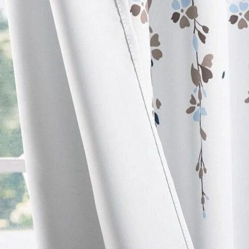 Rideau élégant avec motifs floraux discrets, idéal pour ajouter une touche de sérénité et d'harmonie à votre intérieur. Son design subtil combine des teintes douces de marron et bleu, parfait pour une ambiance lumineuse et accueillante dans le salon ou la chambre. Adapté à divers styles décoratifs.