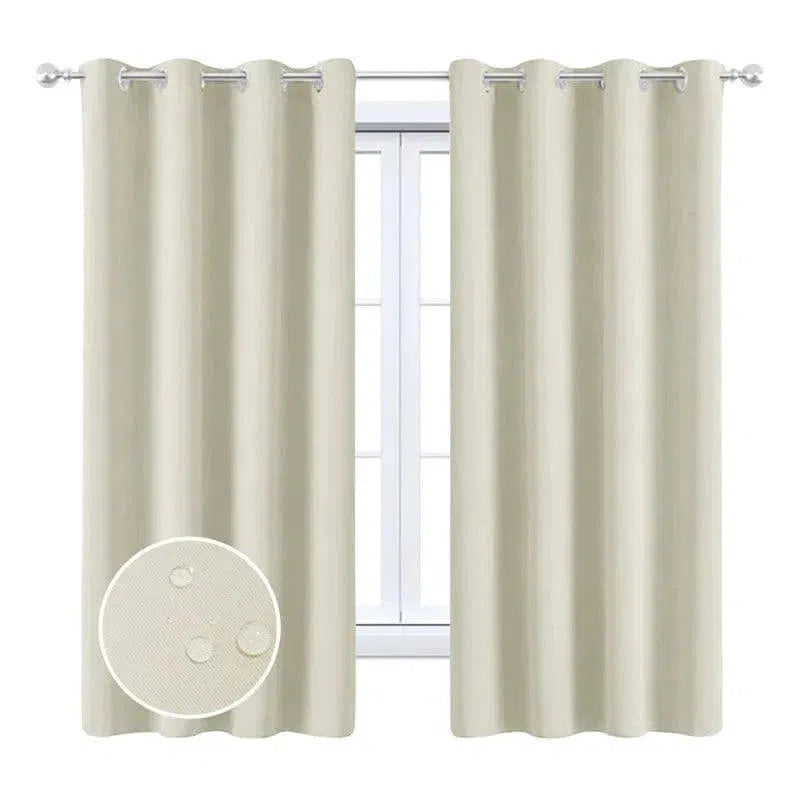 Rideaux beiges à œillets, idéals pour salon ou chambre, conçus pour offrir une ambiance lumineuse et élégante. Installation facile grâce aux œillets métalliques. Parfaits pour habiller vos fenêtres tout en préservant votre intimité. Adaptés à diverses décorations intérieures. Protection efficace contre la lumière.