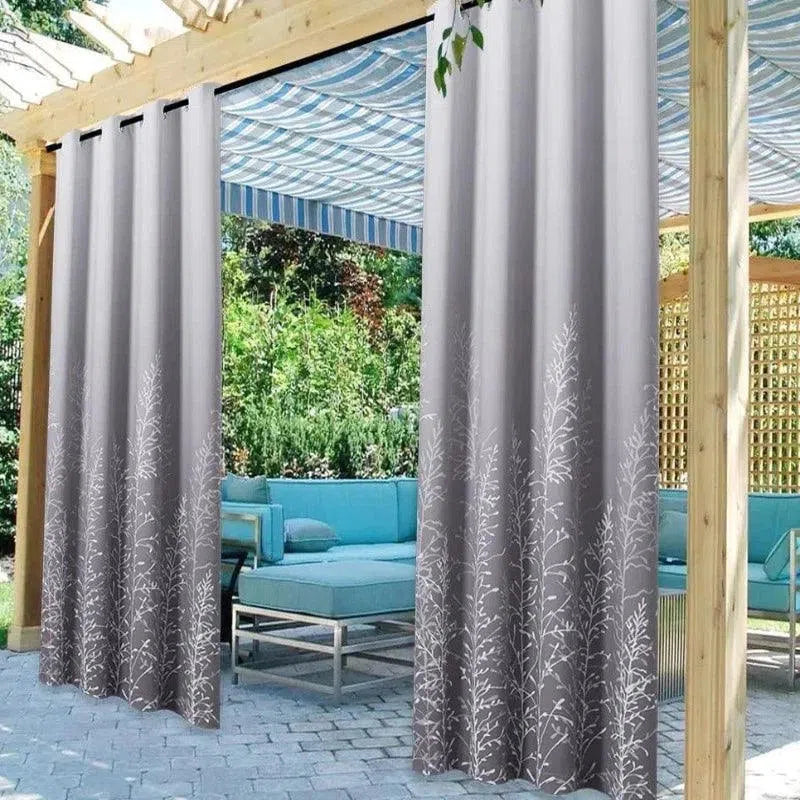 Rideaux extérieurs gris pour pergola avec design élégant de branches blanches, offrant intimité et style à votre espace extérieur. Idéal pour créer une ambiance chaleureuse et moderne dans votre jardin ou terrasse. Adapté à différents types d'aménagements extérieurs.