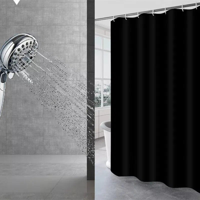 Rideau de douche noir élégant pour salle de bains moderne, maximisant l'espace et facilitant l'entretien, parfait pour rajeunir la décoration intérieure. Accessoire indispensable avec système de fixation facile pour une installation rapide.