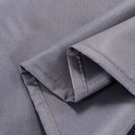 Serviette de table grise élégante, idéale pour une décoration de table moderne. Cette pièce est parfaite pour ajouter une touche sophistiquée lors de vos réceptions et dîners, offrant une présentation soignée et raffinée.