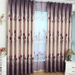 Rideaux élégants avec motif floral violet pour une décoration intérieure raffinée. Idéal pour apporter une touche de couleur et de style à votre salon ou chambre à coucher. Accessoire déco qui combine design moderne et charme classique.