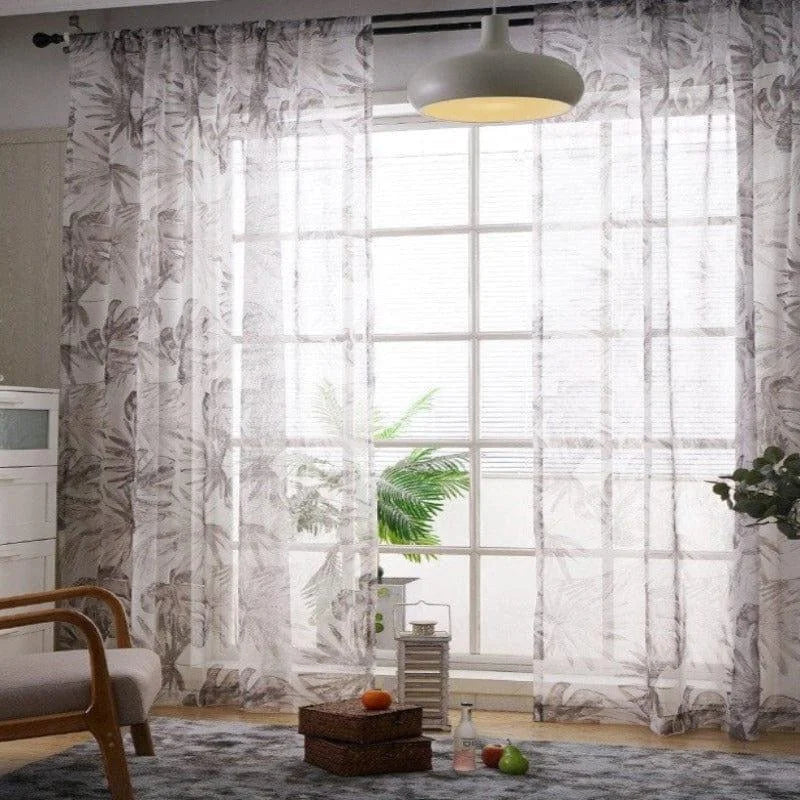 Rideaux transparents avec motifs floraux, idéaux pour un salon lumineux et aéré. Ces voilages élégants apportent une touche naturelle et moderne à votre intérieur, tout en laissant entrer la lumière naturelle. Parfait pour un décor de maison paisible et accueillant.