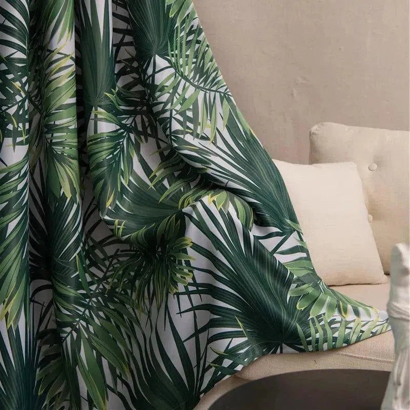 Rideau élégant avec motif de végétation tropicale verte, idéal pour apporter une touche de nature exotique à votre intérieur. Ce rideau est parfait pour le salon ou la chambre, ajoutant une ambiance fraîche et apaisante à votre espace de vie.