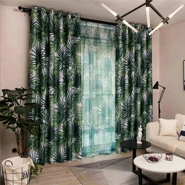 Rideaux élégants à motif de feuilles tropicales, parfaits pour ajouter une touche de nature et de fraîcheur à votre salon moderne. Ces rideaux tamisent la lumière tout en préservant votre intimité, créant ainsi une ambiance chaleureuse et accueillante dans votre espace de vie. Idéal pour les décors contemporains ou exotiques.