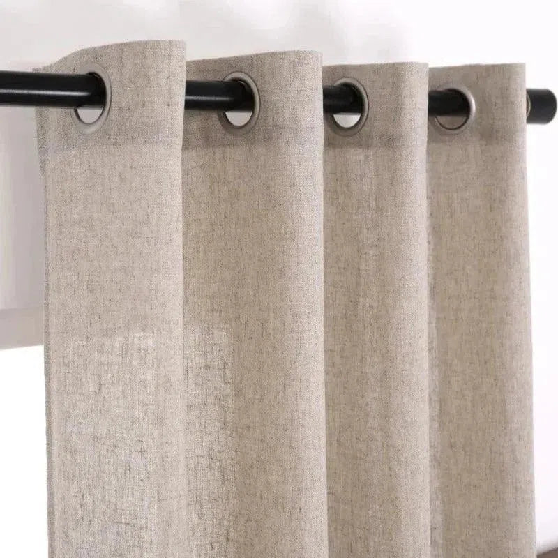 Rideaux à œillets beiges élégants, parfaits pour embellir tout intérieur moderne. Idéal pour contrôler la lumière et apporter une touche de sophistication à votre salon ou chambre. Installation facile grâce aux œillets métalliques robustes. Adapté à tout type de tringle. Créez une ambiance chaleureuse et accueillante avec ces rideaux contemporains.