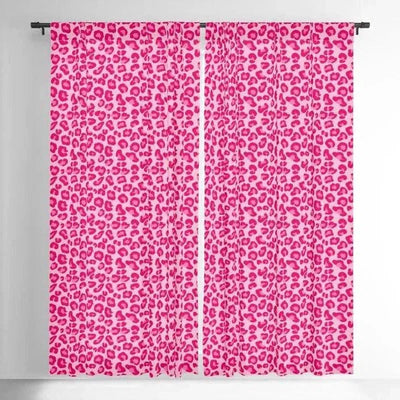 Rideaux élégants au motif léopard rose, parfaits pour ajouter une touche de style et de modernité à votre intérieur. Idéals pour décorer une chambre ou un salon, ces rideaux apportent une ambiance chic et tendance. Faciles à installer, ils complètent avec élégance votre décoration intérieure avec leurs motifs audacieux et contemporains.