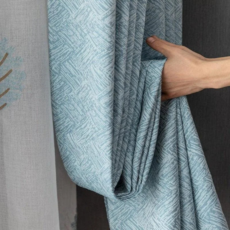 Rideau élégant bleu avec motifs géométriques, idéale pour une décoration intérieure moderne. Facile à installer, ce rideau apporte une touche sophistiquée et raffinée à votre salon ou chambre. Parfait pour créer une ambiance sereine et contemporaine.