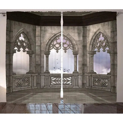 Rideaux décoratifs avec impression 3D effet paysage de château gothique, ajoutant une ambiance majestueuse à votre pièce. Design architectural détaillé avec arches et colonnes, parfait pour un salon élégant ou une chambre à thème. Illusion de profondeur et de perspective pour transformer votre espace intérieur.