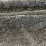 Texture de tissu gris avec finition élégante, idéale pour la décoration intérieure. Motif subtil offrant un aspect moderne, parfait pour ajouter une touche sophistiquée à tout espace de vie.