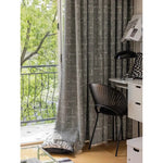 Rideaux élégants pour salon avec motif géométrique gris, optimisant l'intimité et le style. Ces rideaux modernes s'intègrent parfaitement dans une ambiance contemporaine, ajoutant une touche sophistiquée à votre espace de vie. Adaptés à un environnement de bureau à domicile ou à une salle de séjour, ils complètent n'importe quel décor avec finesse.