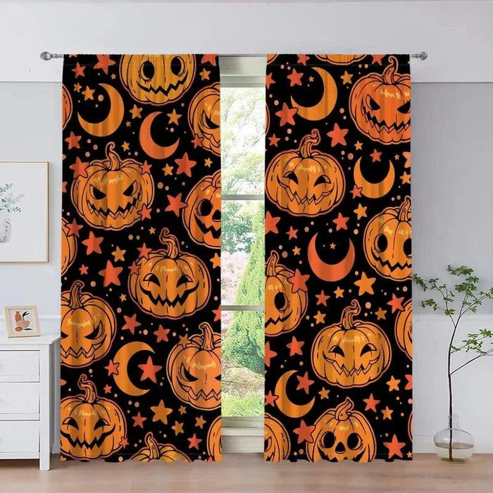 Rideaux décoratifs d'Halloween avec motifs de citrouilles souriantes et croissants de lune sur fond noir. Idéals pour créer une ambiance festive dans le salon ou la chambre pendant la saison d'Halloween. Ajout parfait pour une décoration thématique, ces rideaux captivants apportent une touche unique et amusante à votre intérieur.