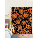 Tenture murale décorative d'Halloween avec motifs de citrouilles effrayantes, lunes et étoiles. Parfait pour créer une ambiance festive et mystérieuse dans une chambre ou un salon. Accessoire idéal pour les soirées à thème d'octobre et pour apporter une touche unique à votre décoration intérieure.